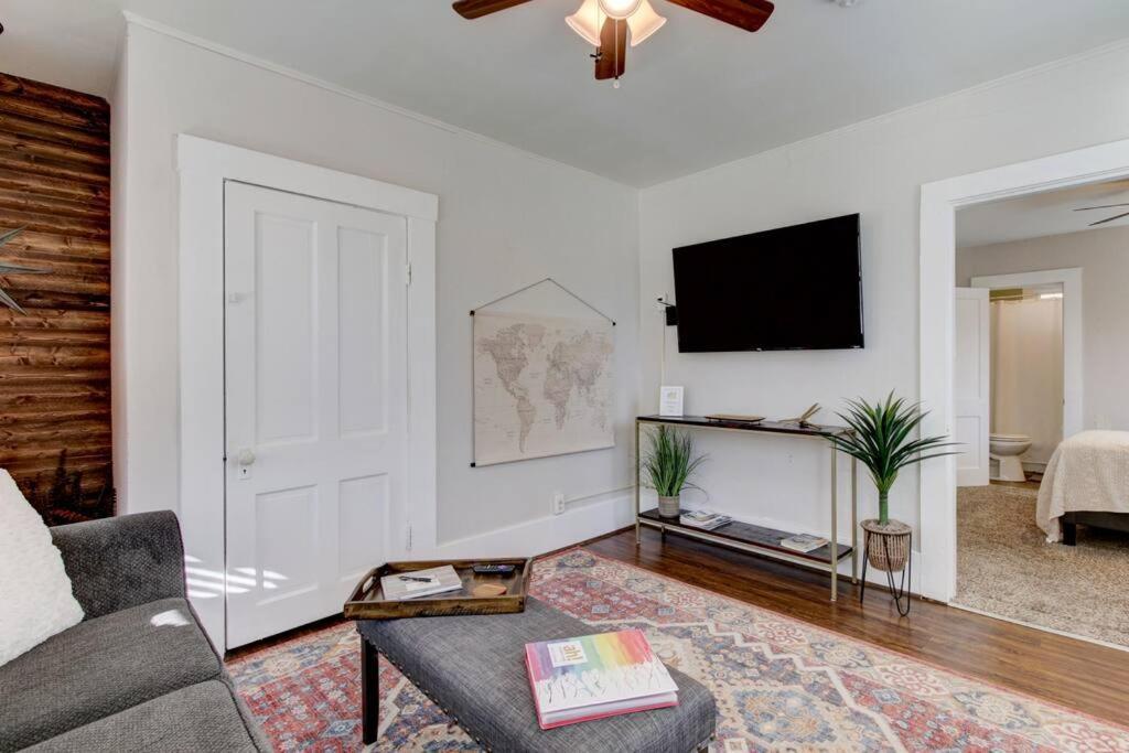Cedar Blossom Bungalow Is A Cozy Getaway With A 5 Minute Walk To Downtown! Hot Springs Eksteriør bilde