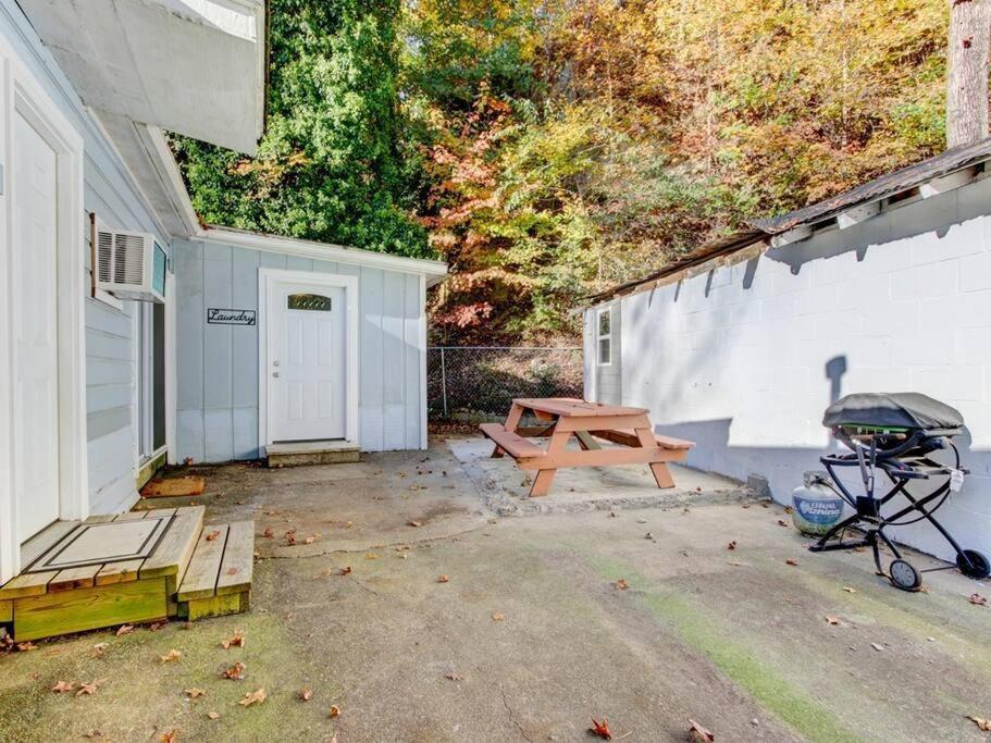 Cedar Blossom Bungalow Is A Cozy Getaway With A 5 Minute Walk To Downtown! Hot Springs Eksteriør bilde