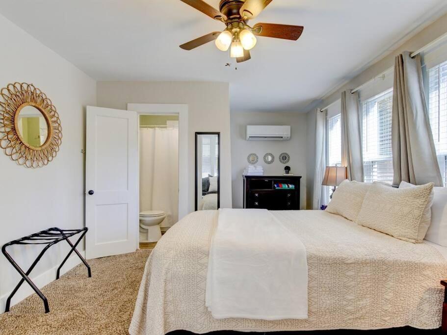 Cedar Blossom Bungalow Is A Cozy Getaway With A 5 Minute Walk To Downtown! Hot Springs Eksteriør bilde