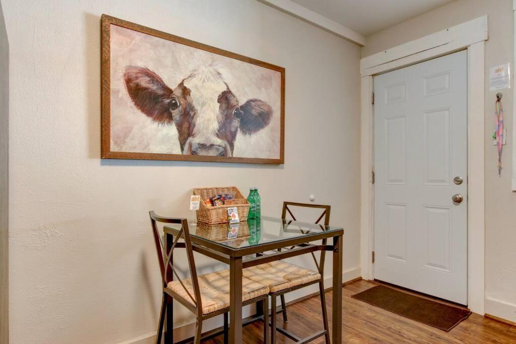 Cedar Blossom Bungalow Is A Cozy Getaway With A 5 Minute Walk To Downtown! Hot Springs Eksteriør bilde