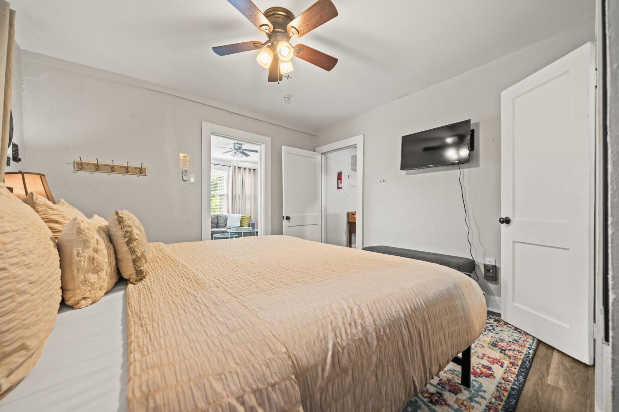 Cedar Blossom Bungalow Is A Cozy Getaway With A 5 Minute Walk To Downtown! Hot Springs Eksteriør bilde