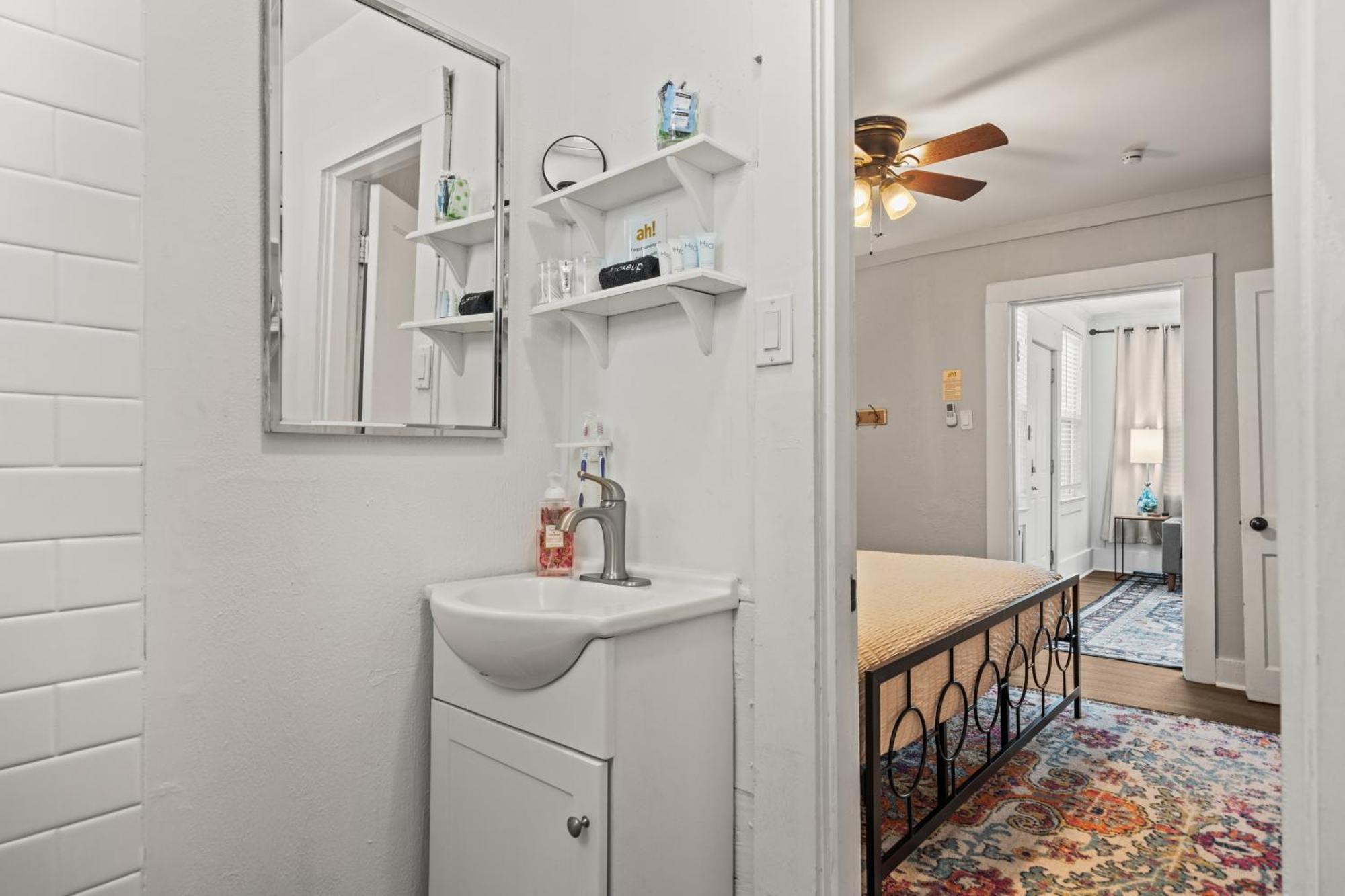 Cedar Blossom Bungalow Is A Cozy Getaway With A 5 Minute Walk To Downtown! Hot Springs Eksteriør bilde